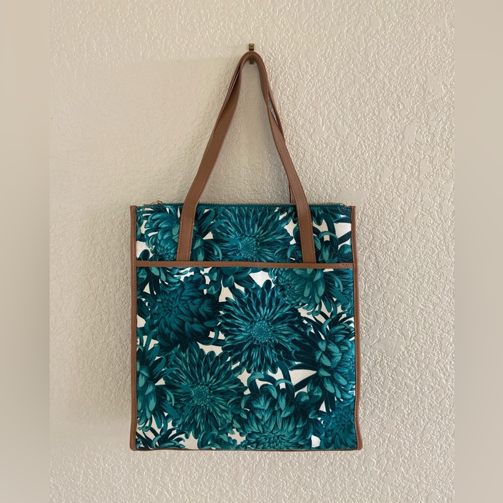 Isaac Mizrahi Bridgehampton Green Floral Print Canvas Tote Leather Trim NWOT - Picture 2 of 7